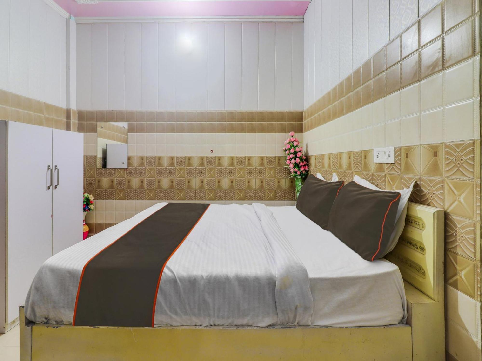 Collection O Paradise And Restaurant Hotell Kashipur Exteriör bild
