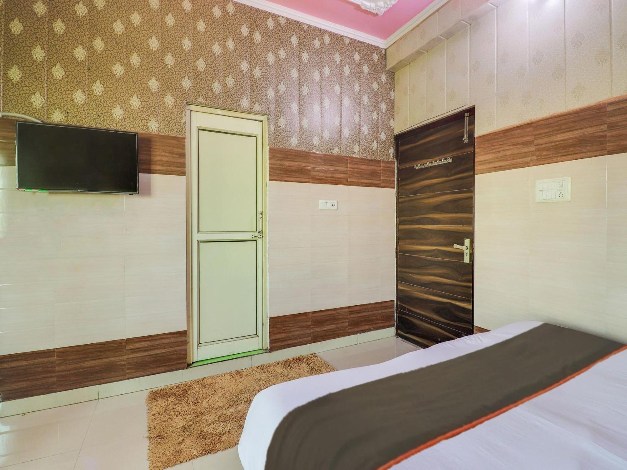 Collection O Paradise And Restaurant Hotell Kashipur Exteriör bild