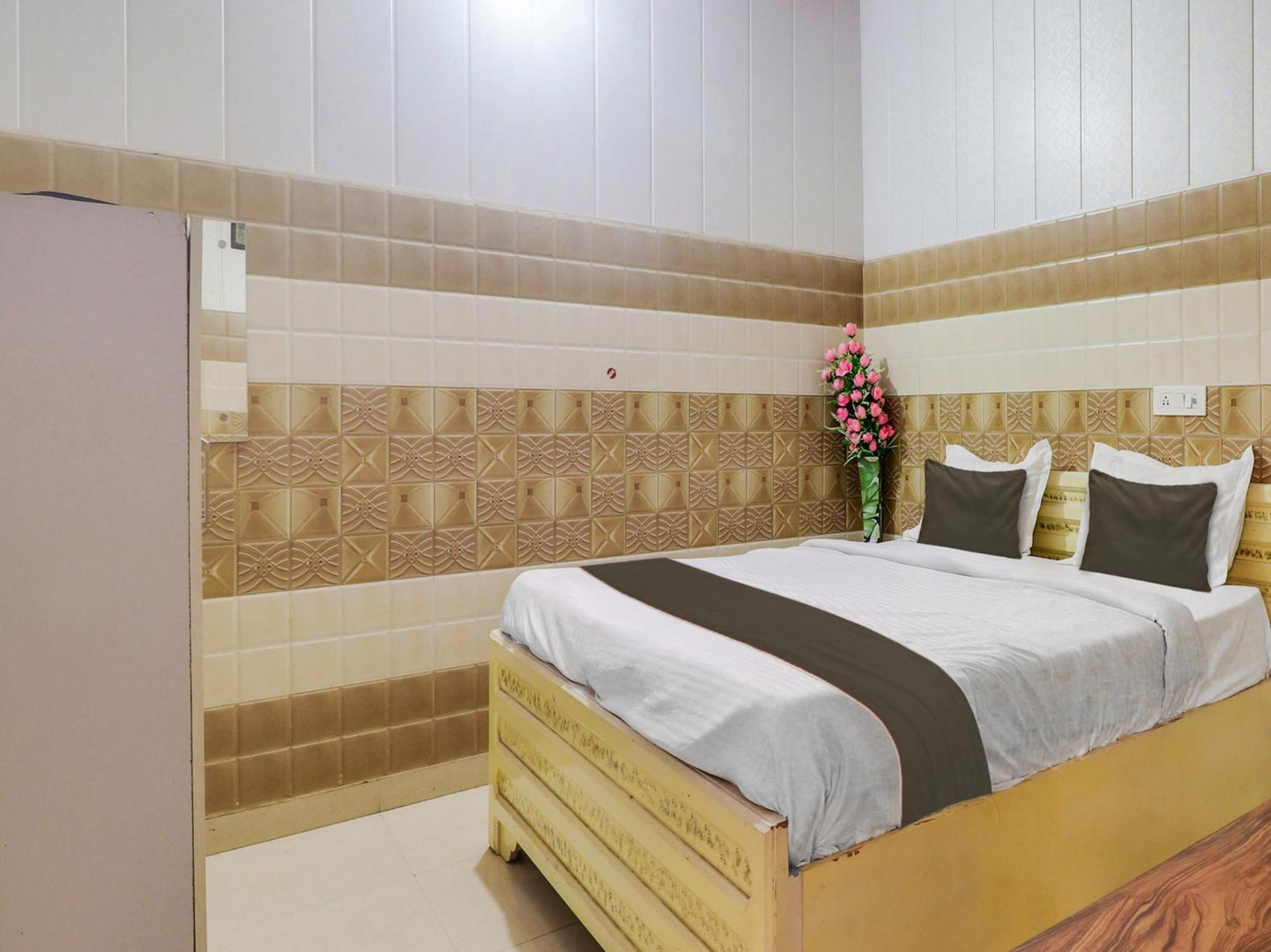 Collection O Paradise And Restaurant Hotell Kashipur Exteriör bild