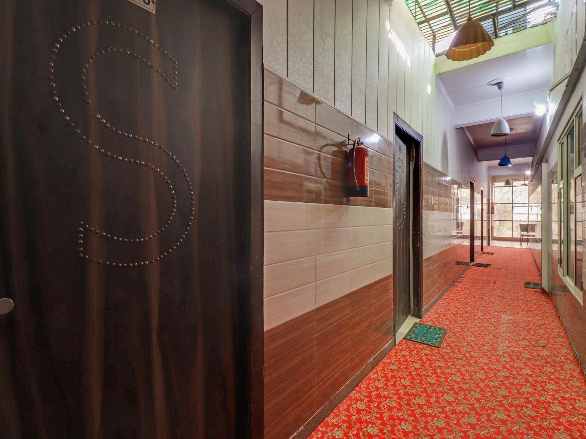Collection O Paradise And Restaurant Hotell Kashipur Exteriör bild