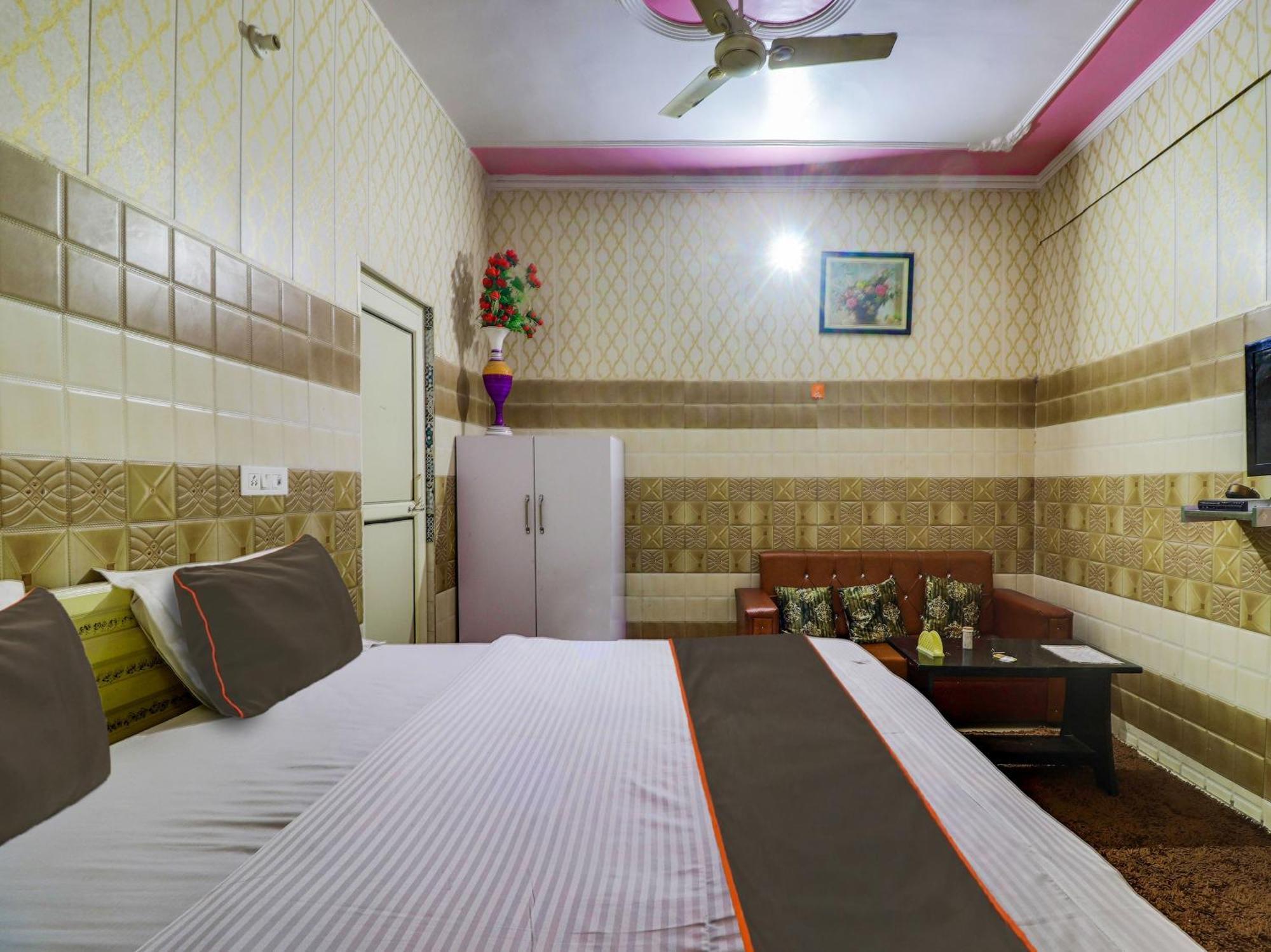 Collection O Paradise And Restaurant Hotell Kashipur Exteriör bild